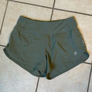 Born primitive American defender short , size M, draw string waist